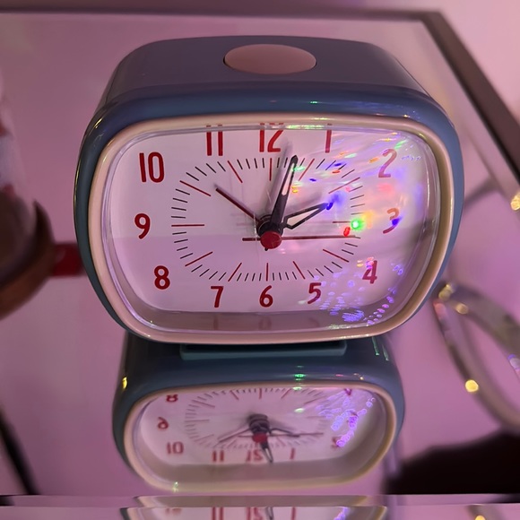 Small alarm clock - Picture 1 of 4